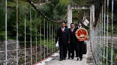 邁出法治中國建設(shè)新步伐——新時(shí)代推進(jìn)全面依法治國述評(píng)