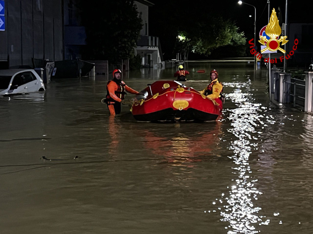 意大利中部和北部暴雨成災(zāi)至少10人死亡