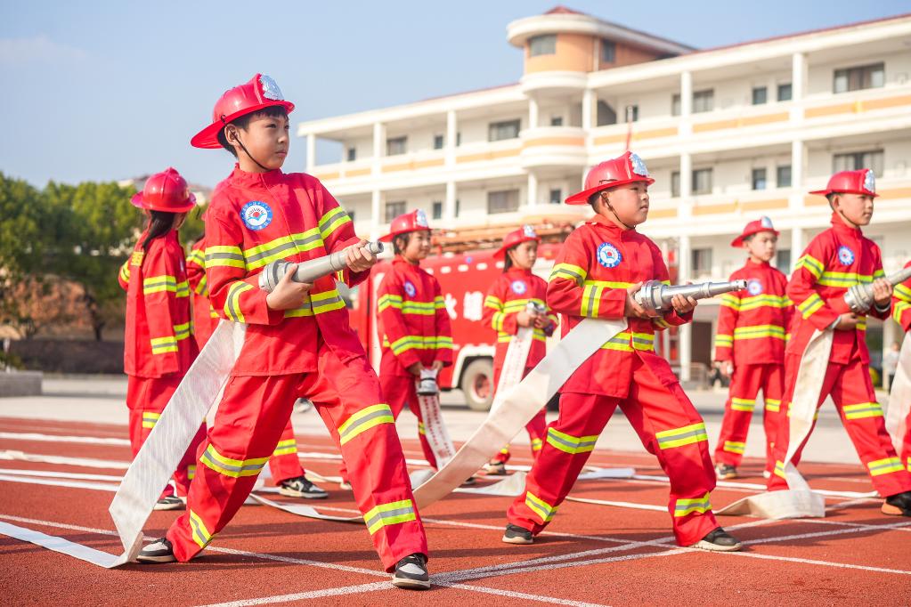 消防日 學(xué)消防