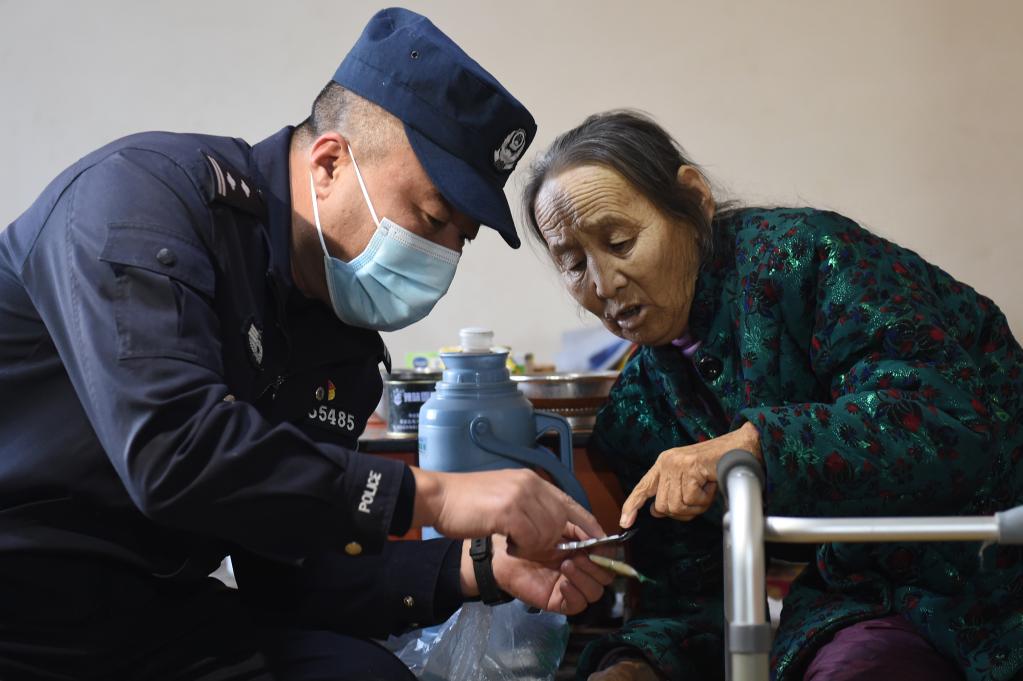 便民服務車為牧民送溫暖