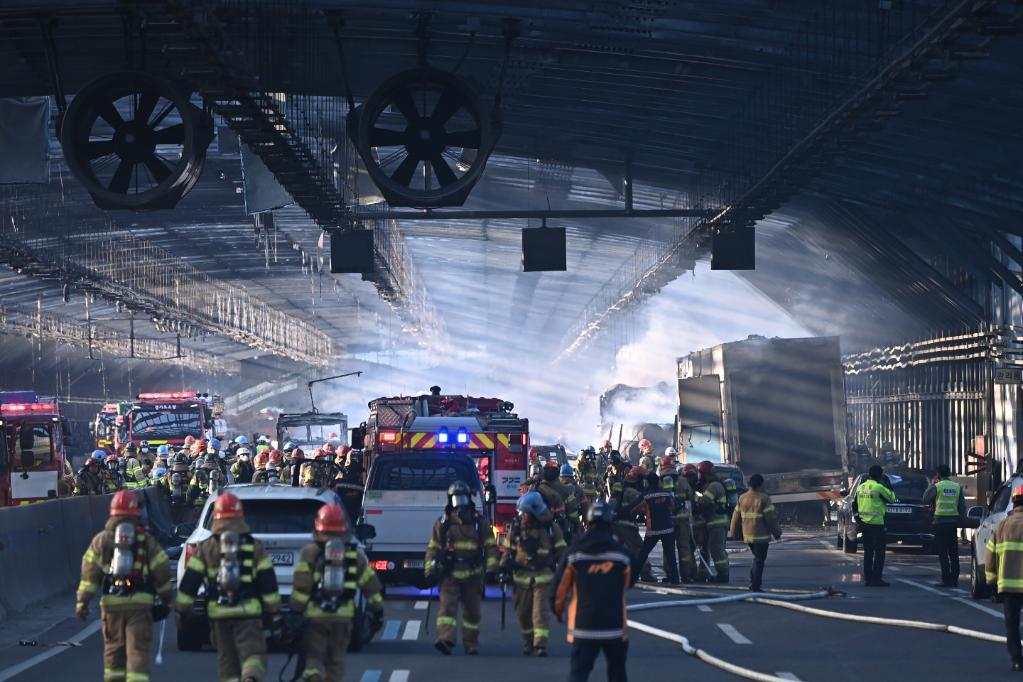 韓國(guó)高速公路車(chē)禍引發(fā)火災(zāi)致5人死亡