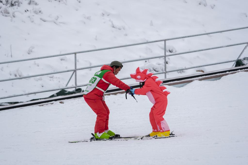 新華全媒+丨重慶：冰雪運動吹響冬季旅游復蘇號角