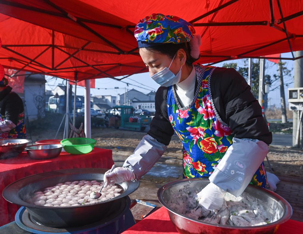 浙江湖州水鄉(xiāng)舉辦“魚湯飯 品豐年”迎新春活動(dòng)