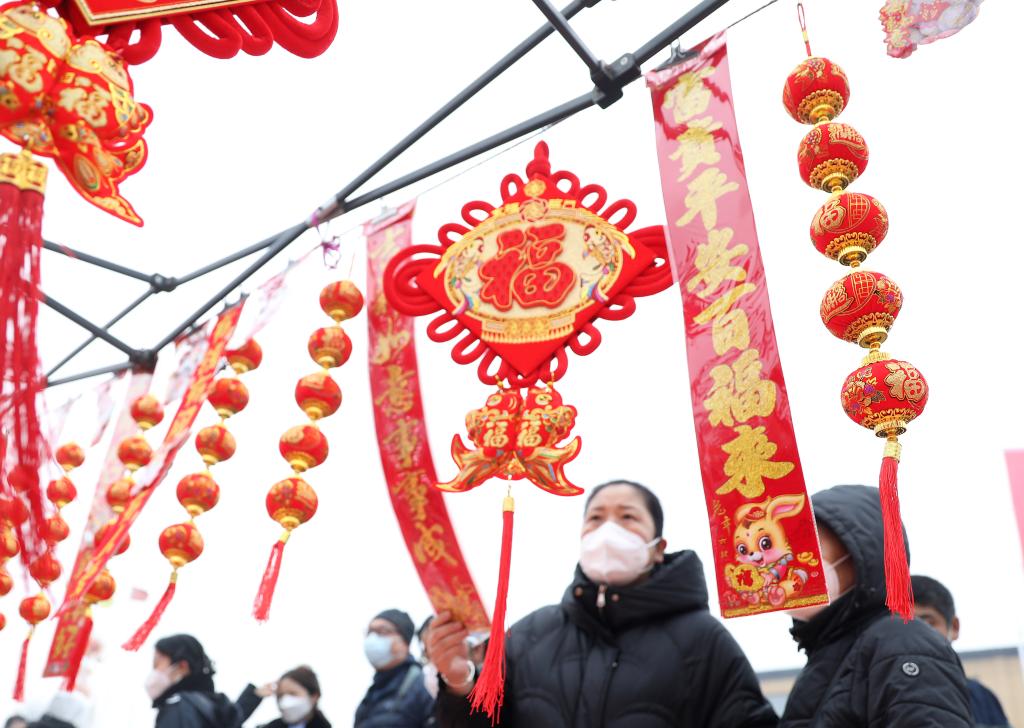 新春走基層丨紅火熱鬧升煙火 農(nóng)村大集迎新春