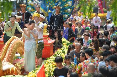 泰國(guó)曼谷：慶祝潑水節(jié)