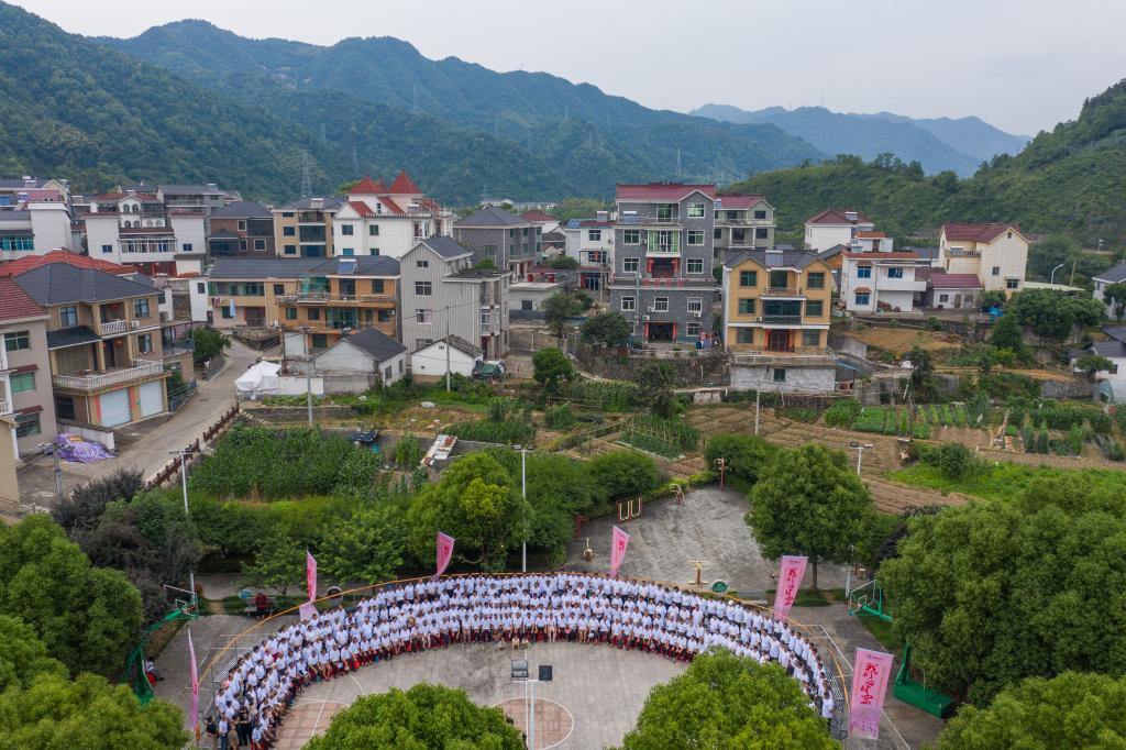 浙江建德：美麗鄉(xiāng)村舉行“全村福·我們的村宴”特色活動(dòng)