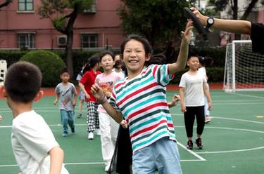 上海：緩解暑期“看護(hù)難” 小學(xué)生愛心暑托班開班