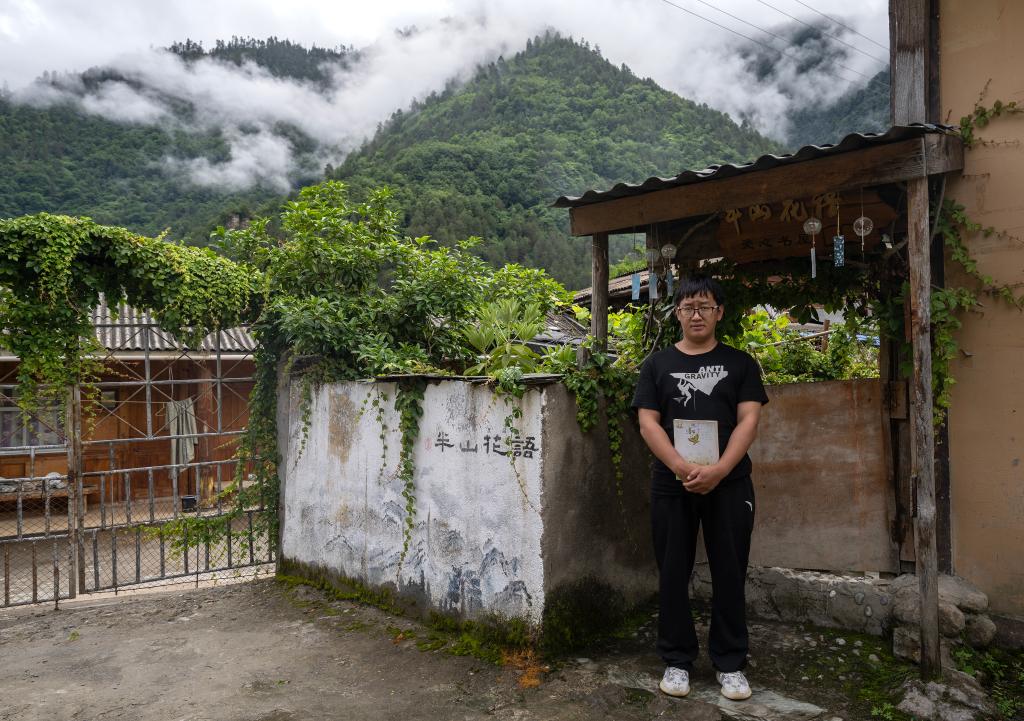 國道之行 從雪山奔向大海丨怒江邊，書香把夢想送往遠(yuǎn)方