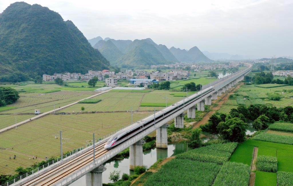 貴陽至南寧高速鐵路8月31日全線貫通運(yùn)營