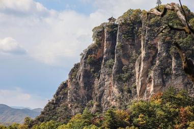 崆峒山秋色宜人