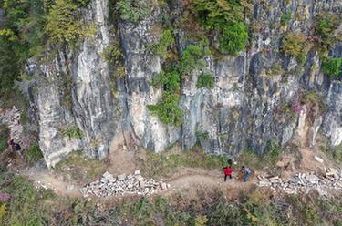 四季中國(guó) | 太行山村筑路人：用石頭與大山對(duì)話