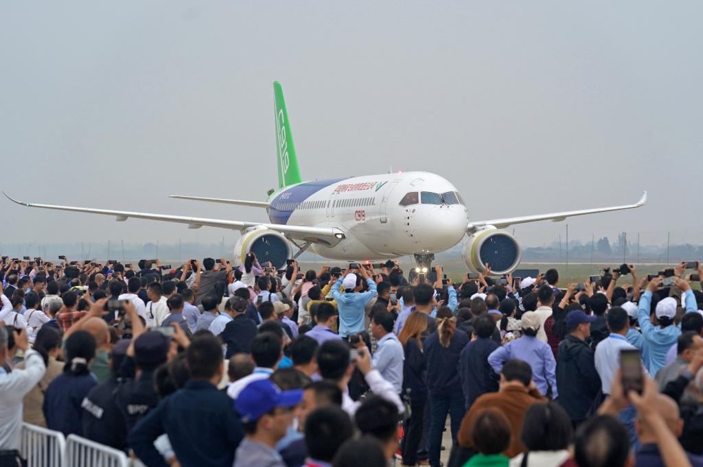 南昌飛行大會上演“天空之舞”