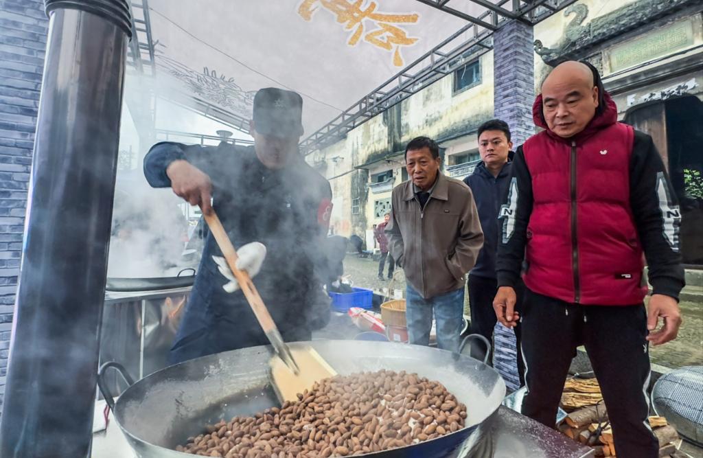 浙江諸暨：特色香榧產(chǎn)業(yè)助力百姓共富