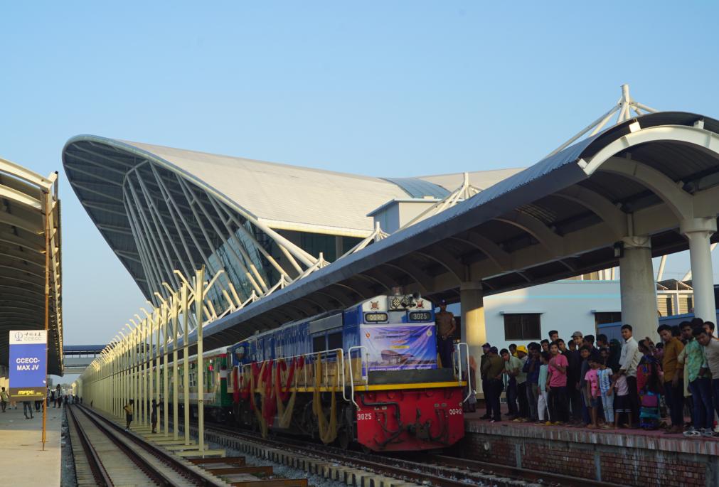 中企承建孟加拉國重要鐵路項目舉行通車儀式