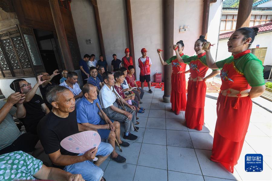 （新華全媒頭條·圖文互動）（5）堅定執(zhí)著打好黨風(fēng)廉政建設(shè)和反腐敗斗爭攻堅戰(zhàn)持久戰(zhàn)——從十九屆中央紀(jì)委六次全會看全面從嚴(yán)治黨向縱深推進