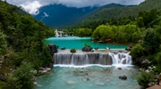 云南麗江：玉龍雪山迎來(lái)夏日旅游熱